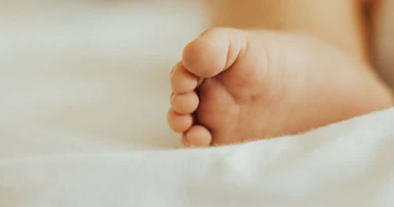 赤ちゃんの足が臭い原因と対策：足の裏が臭う場合